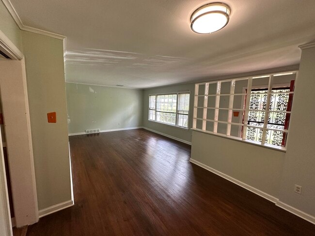 Building Photo - 5138 Whitehall Ave