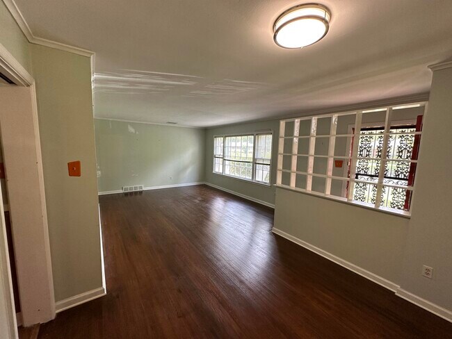 Foto del edificio - 5138 Whitehall Ave