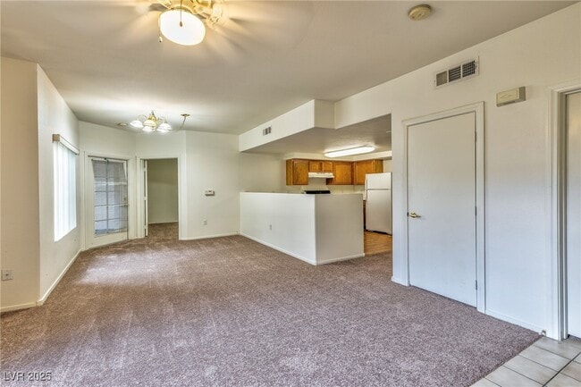 Building Photo - 3400 Cabana Dr