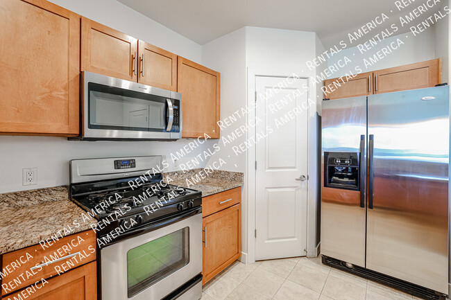 Building Photo - Beautiful Northshore Condo on Tempe Town L...