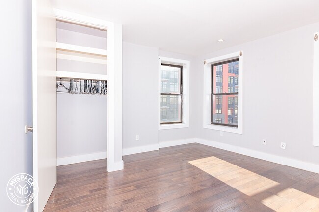 Foto del edificio - 1449 Fulton St