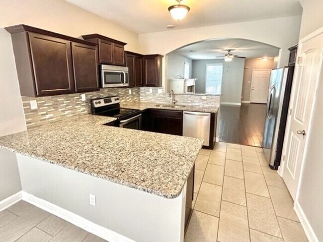 Building Photo - Now Leasing! 4 -bedroom 2.5 bath home in S...