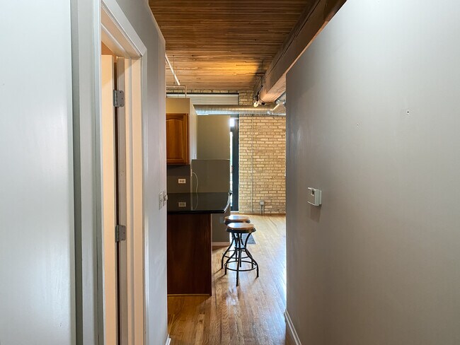 Foto del edificio - 2911 N Western Ave
