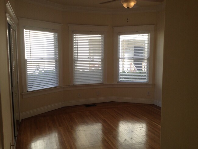 Foto del edificio - 1221 W 30th St