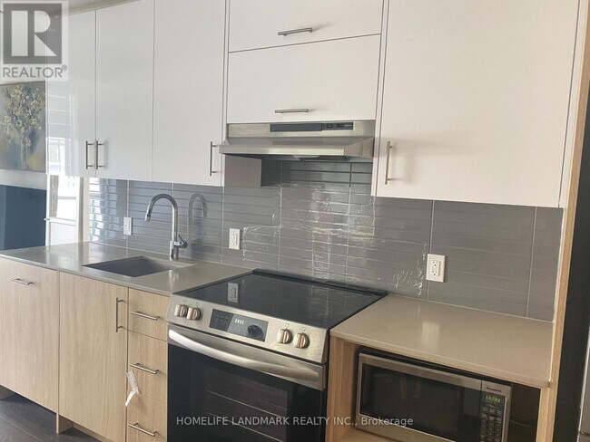 Building Photo - 188 Fairview Mall Dr