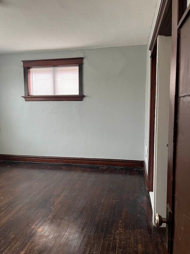 Building Photo - Move in Ready