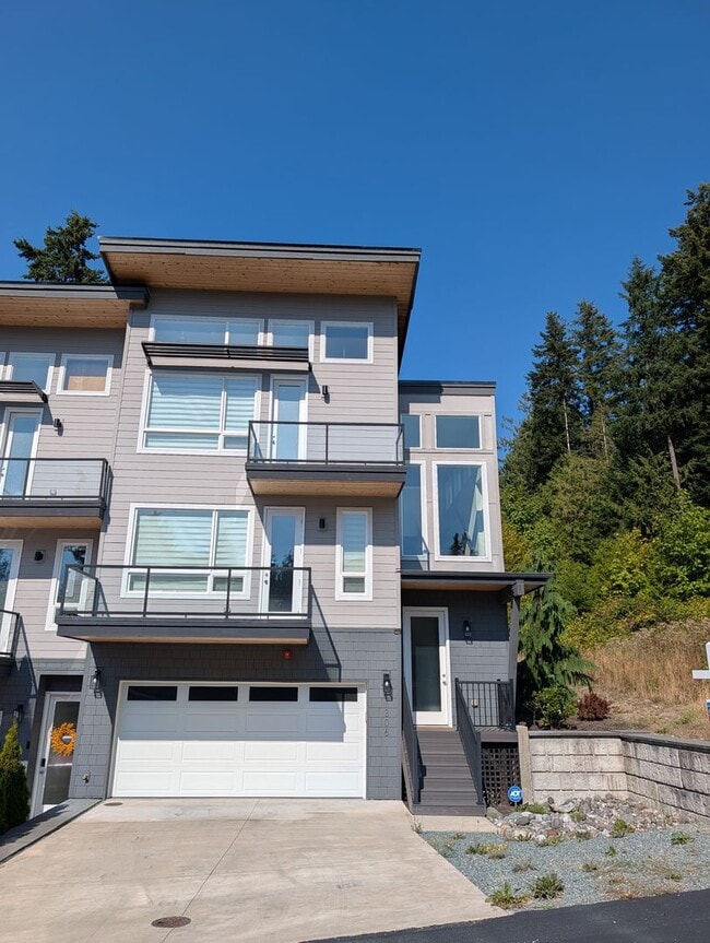 Building Photo - 1306 Digby Pl