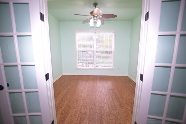 Building Photo - 1695 Montcliff Dr