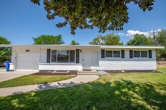 Building Photo - 9949 Sego Lily Dr