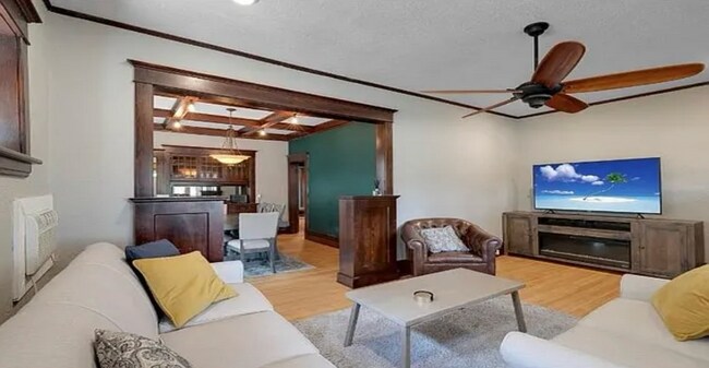 Building Photo - 1823 N Girard Ave