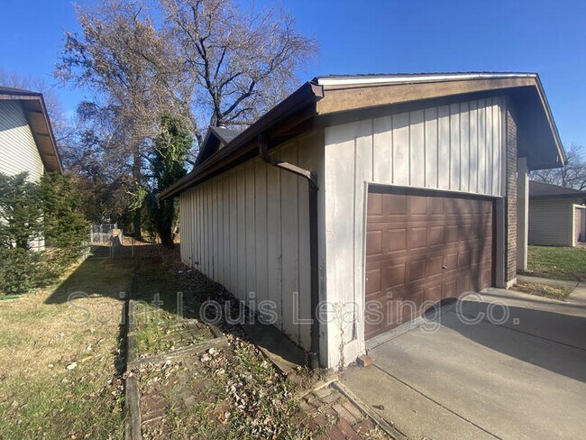 Foto del edificio - 1622 Barkwood Dr