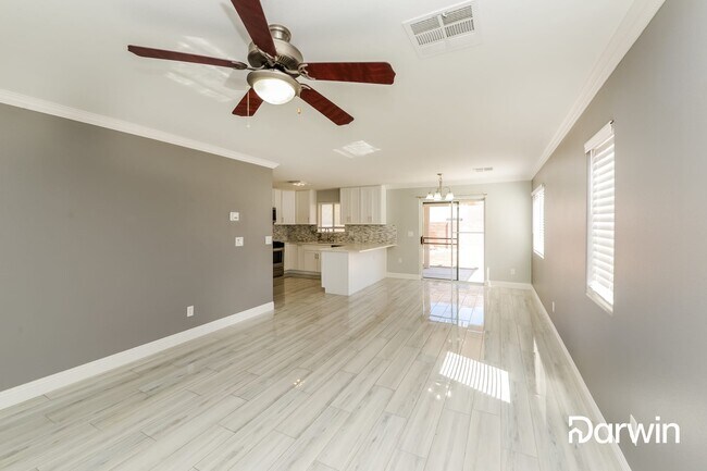 Building Photo - 320 Gray Robin Ave