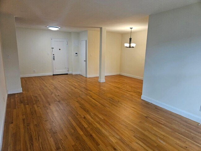 Foto del edificio - 240 Central Ave