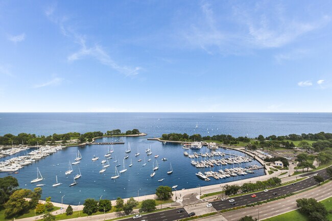 Foto del edificio - 3200 N Lake Shore Dr