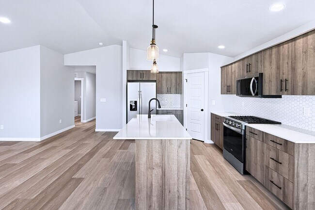 Building Photo - 10546 W Teratai St