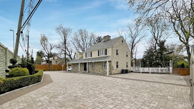 Foto del edificio - 95 Westons Mill Rd