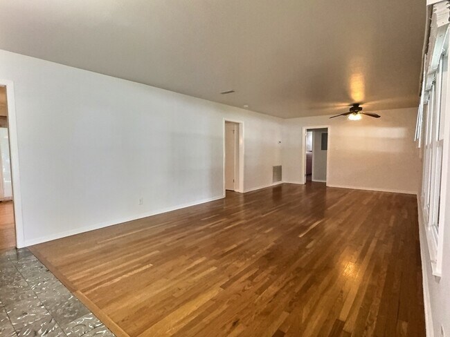 Building Photo - 635 Rockhill Drive