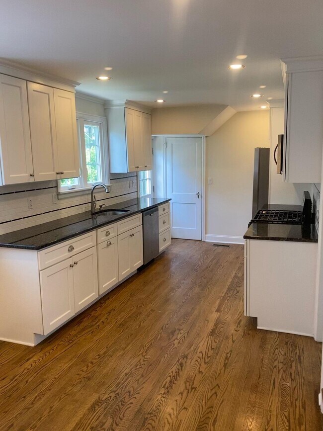 Fotografía del edificio - 1404 Greywall Ln