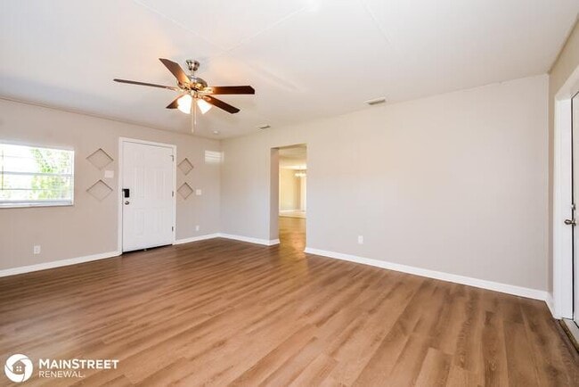 Building Photo - 3124 Newtown Blvd, Sarasota, FL 34234