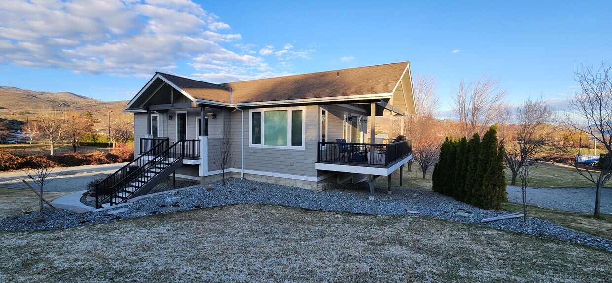 Primary Photo - Furnished 4 bedroom/2.5 bath in Manson - A...