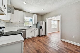 Building Photo - 1305 E 20th Ave