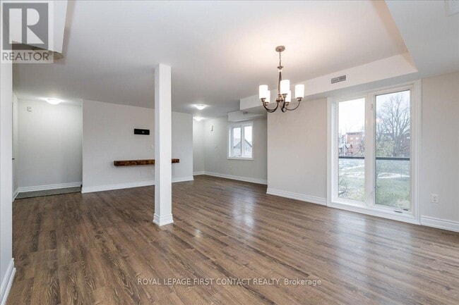 Building Photo - 35 Madelaine Dr