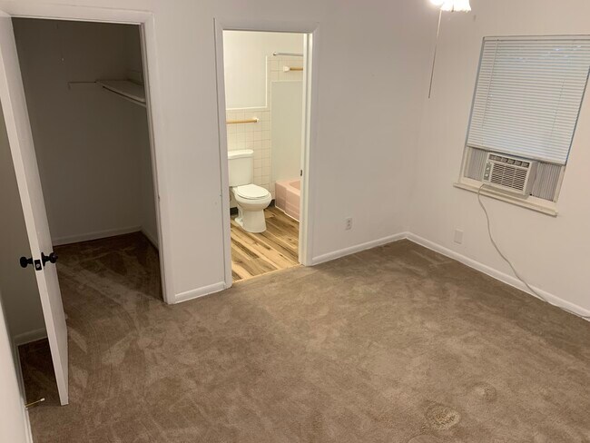 Bedroom/Closet /Bath - 3702 Whittle Springs Rd