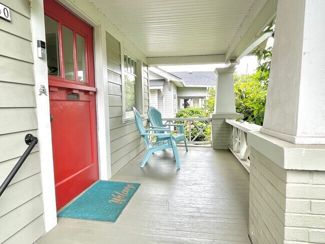 Foto del edificio - Gorgeous Rose City Park 4 bed Craftsman