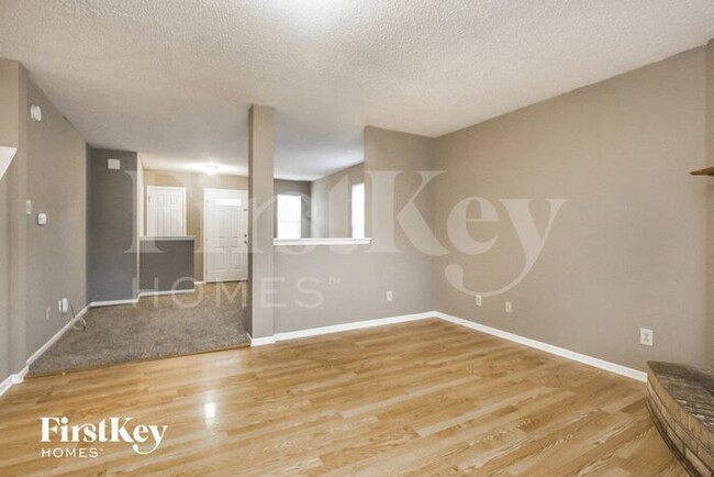 Foto del edificio - 2315 Summerwood Ln