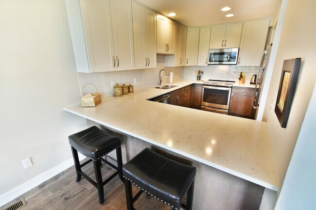 Foto del edificio - Long Term Rental- Forest Park 21 C