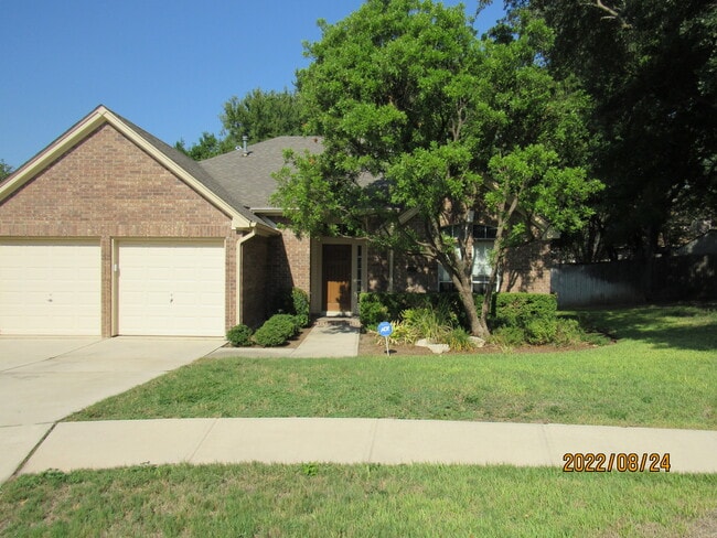Building Photo - 9415 Pine Arbor