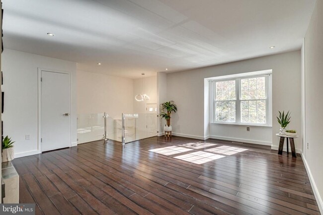 Foto del edificio - 6153 Forest Creek Ln