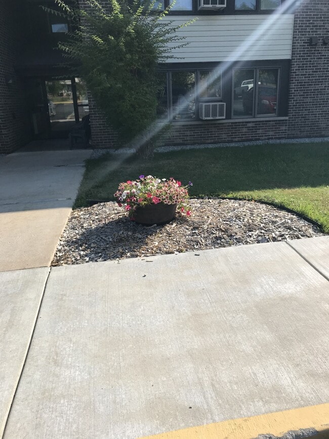 Building Photo - PLEASANT ACRES