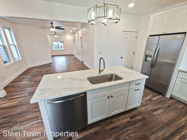 Foto del edificio - 3 br, 2.5 bath House - 609 E. 14th St.