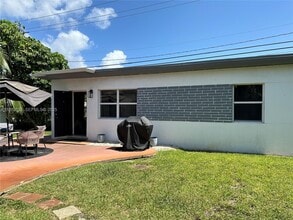 Building Photo - 910 NE 81st St