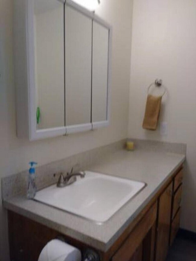 Building Photo - 1 bedroom in Seattle WA 98106