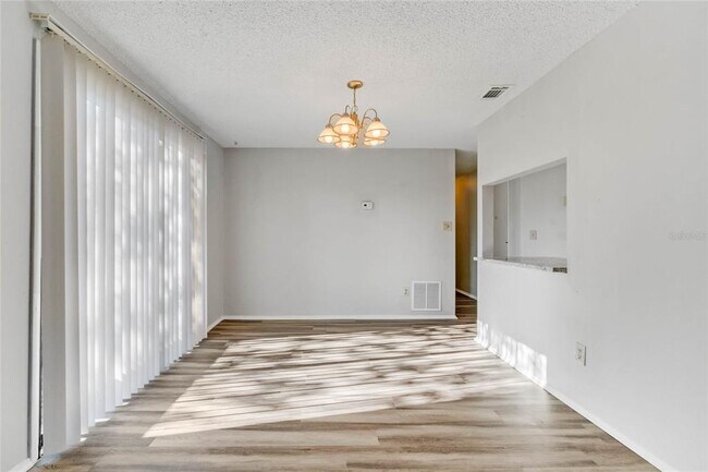 Foto del edificio - 4907 Lake Ridge Rd