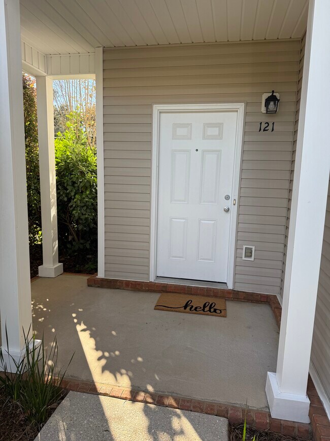 Foto del edificio - 121 Farrah Ave