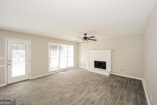 Building Photo - 105 Redspire Ln