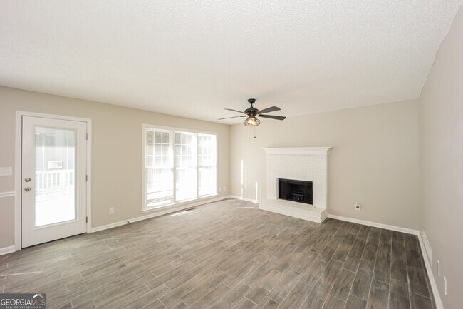 Foto del edificio - 105 Redspire Ln