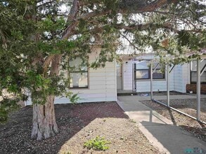 Building Photo - 921 W 16th St