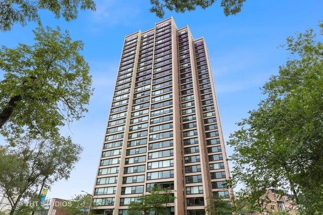 Building Photo - 1850 N Clark St