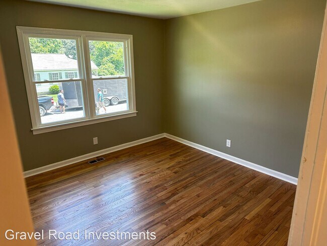 Building Photo - 3 br, 1.5 bath House - 2429 1st Street East