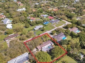 Building Photo - 7440 SW 70th Terrace