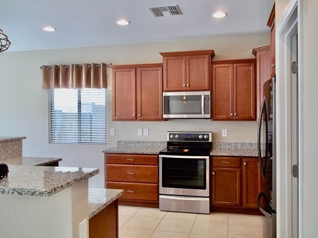 Foto del edificio - Move in Ready 3 bed 2 bath with pool ready...