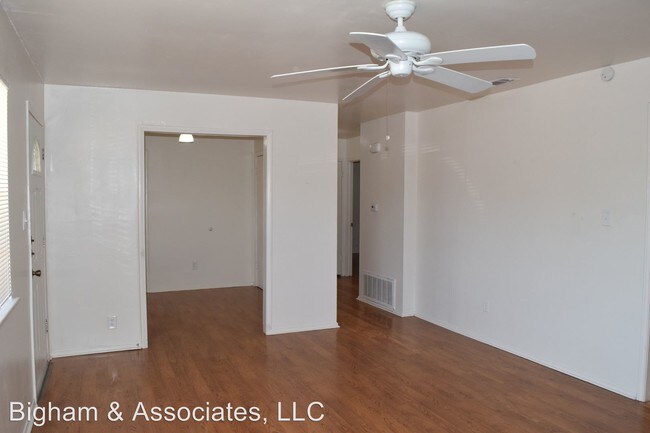 Building Photo - 3 br, 2 bath House - 1203 Meadows Dr
