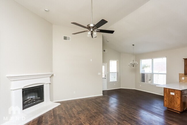 Foto del edificio - 1144 Beaverwood Ln
