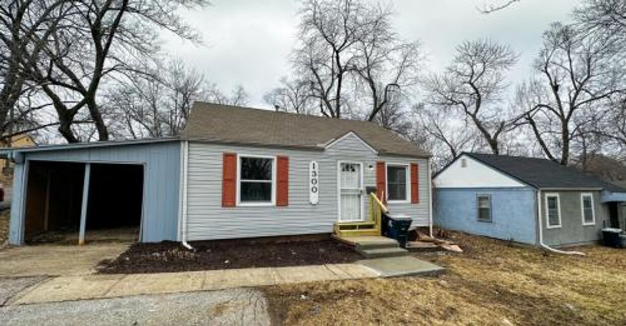 Primary Photo - 1300 E 84th St