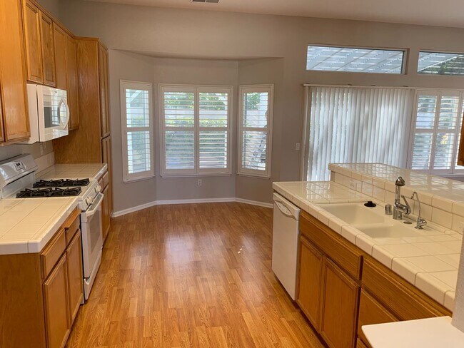 Foto del edificio - Beautiful Brentwood Summerset 1 Home (55+ living) - 2 Bedroom, 2 Bath