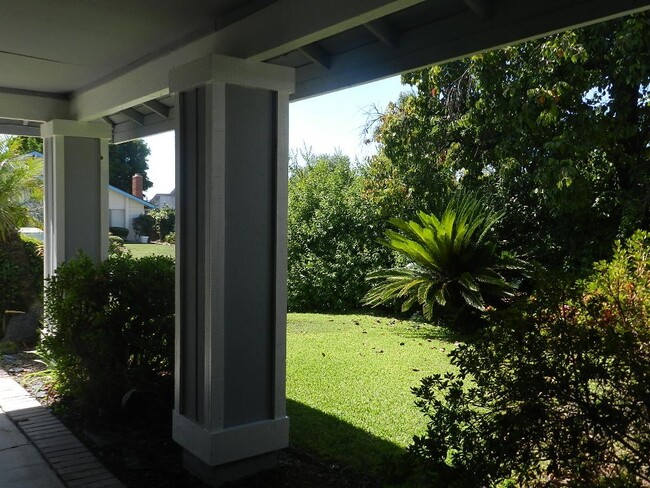 Foto del edificio - WONDERFUL SINGLE STORY HOUSE WITH LARGE YARD, GREAT LOCATION!